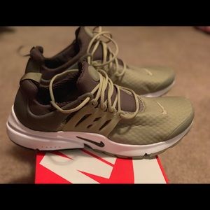 NIKE AIR PRESTO👟💚